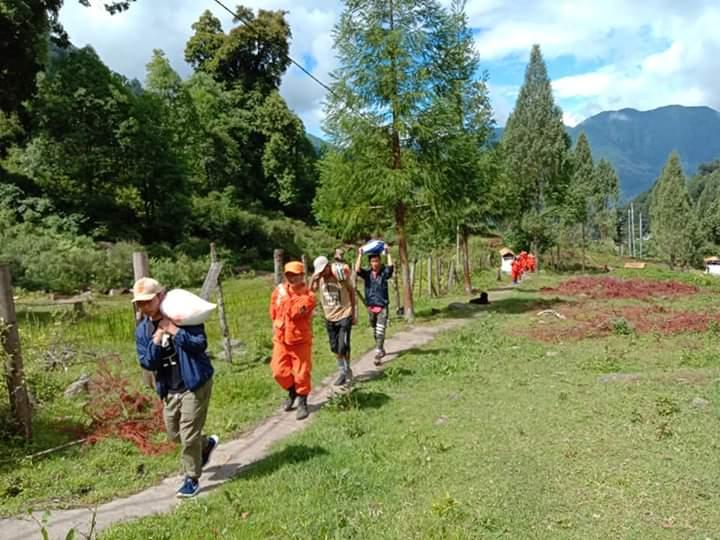 ZHABTO CARRING STONE...