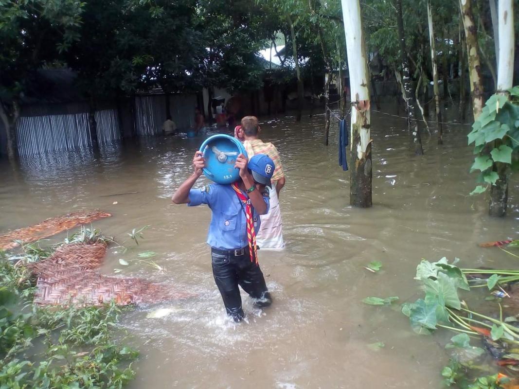 বণ্যাত্যদের পাশে রোভার স্কাউট 