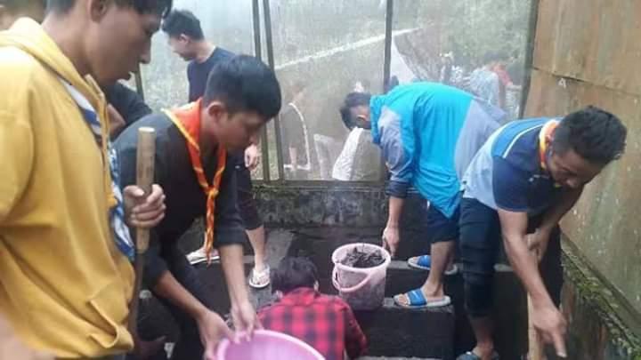 Cleaning water tank 