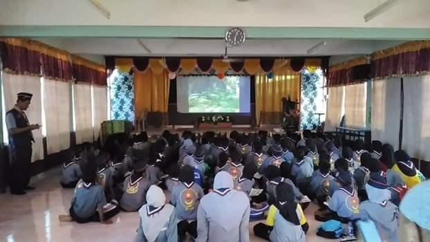 Mowglis Day : Menonton filem dan mewarna