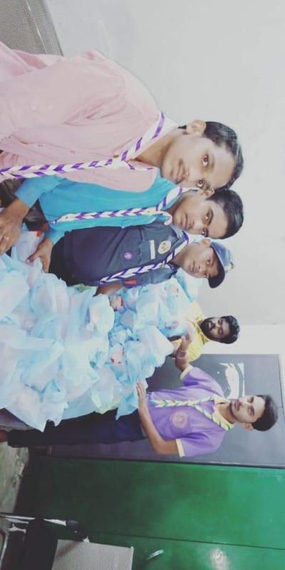 Distributing food for flood effected people