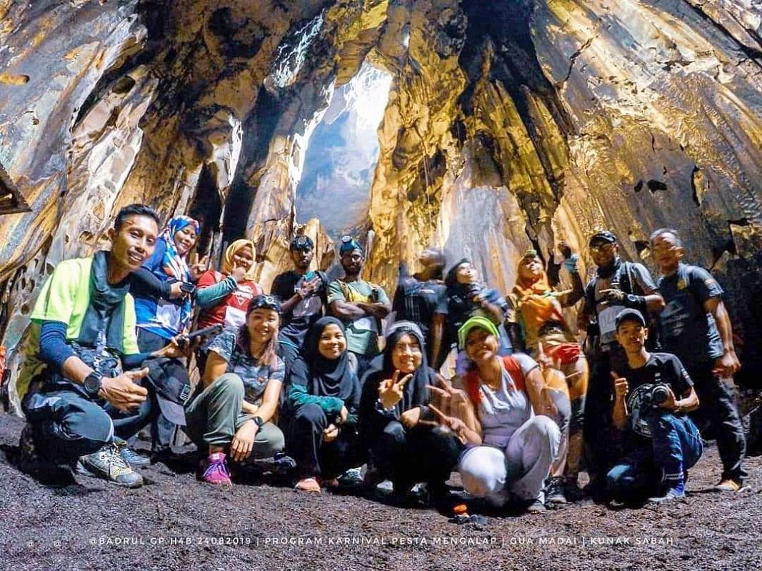 Pesta Mengalap dan Hiking Gua Madai