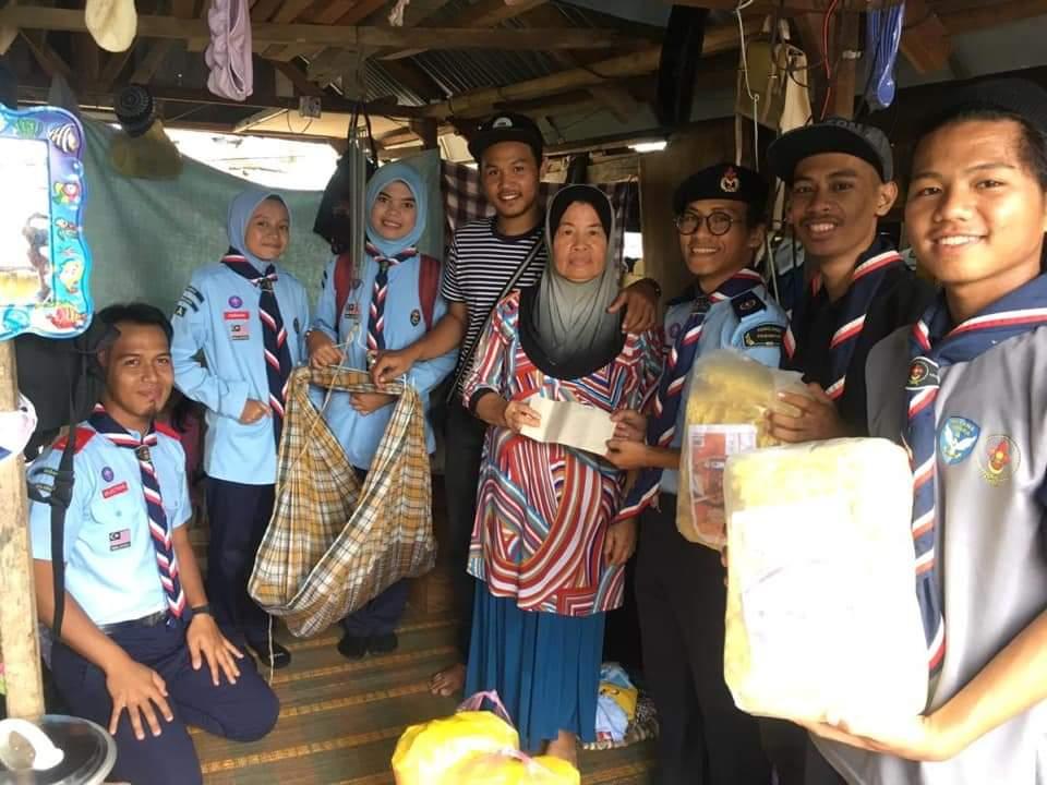 DALAM SENYUMAN ADA TANGISAN.. 