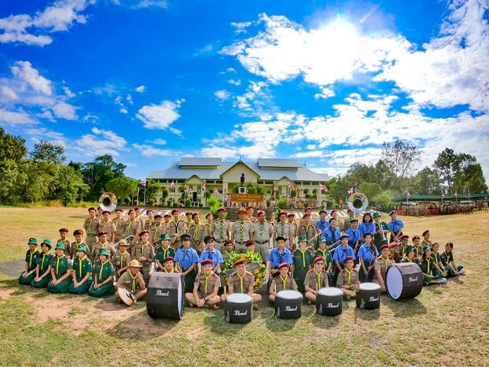 นำนักเรียนวงโยธวาทิต มาบรรเลงให้กับส่วนกลางของจังหวัดชลบุรี และนำลูกเสือ เนตรนารี ผู้บำเพ็ญประโยชน์ มาร่วมงาน  "วันสมเด็จพระมหาธีรราชเจ้า" ประจำปี 2562 เนื่องในวันคล้ายวันสวรรคต ร.6