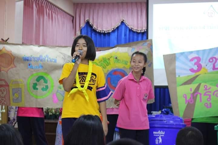 กิจกรรมจิตอาสาผู้นำให้ความรู้น้องๆในวันสิ่งแวดล้อมที่รร.เก่า
