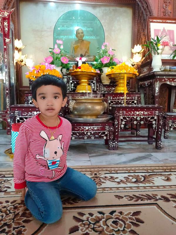 พาหลานทำบุญ