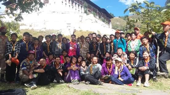 hiking towards the paro