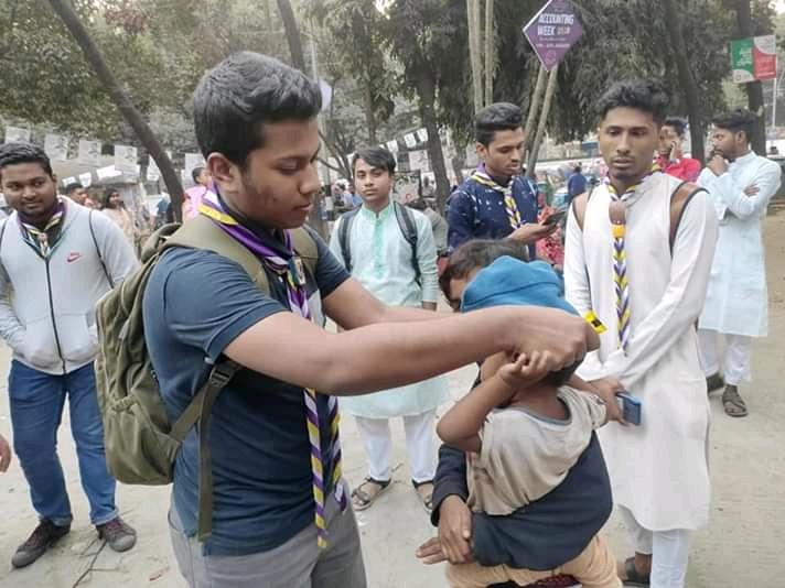   পথ শিশুদের মাঝে শীত উপকরণ 