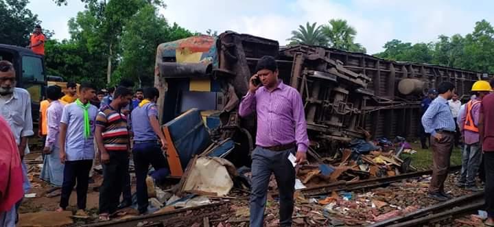 ব্রাহ্মণবাড়িয়ার কসবায় রেল দূর্ঘটনার উদ্ধারকাজে স্কাউটদের সাহসী অবদান