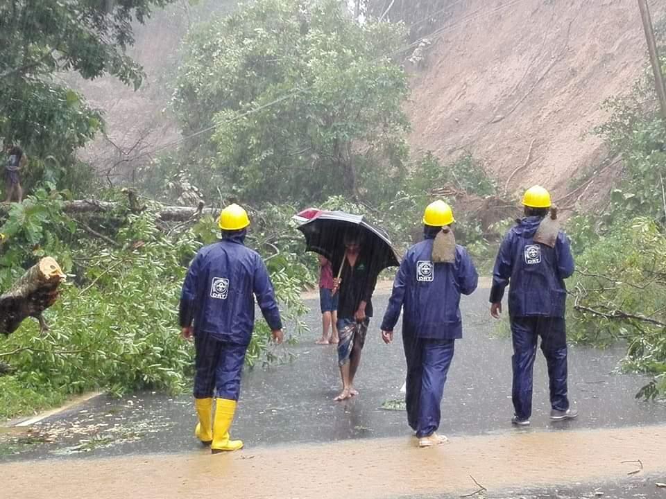কাপ্তাইয়ে পাহাড় ধ্বসে নৌ রোভারদের সেবাপ্রদান