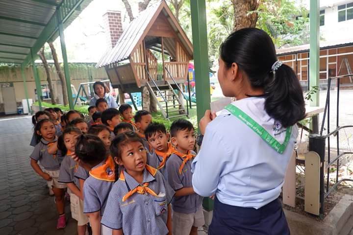 สอนเรื่องความปลอดภัยเมื่อติดอยู่ในรถ