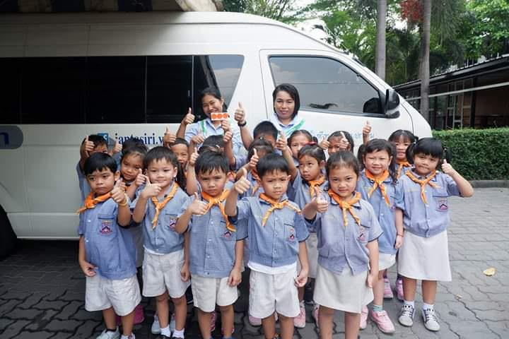 สอนเรื่องความปลอดภัยเมื่อติดอยู่ในรถ