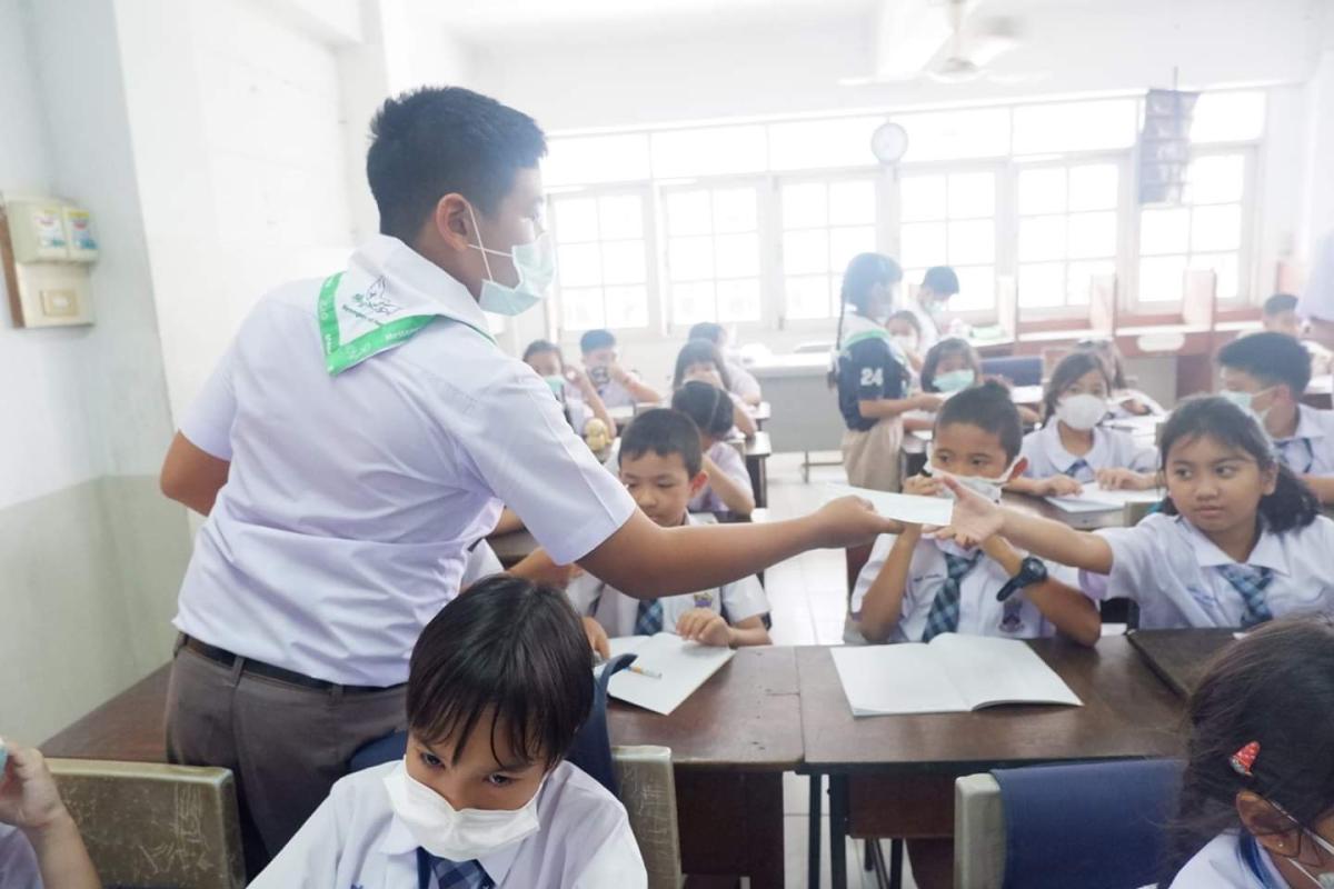 จิตอาสาแจกหน้ากากอนามัยป้องกันฝุ่นPM