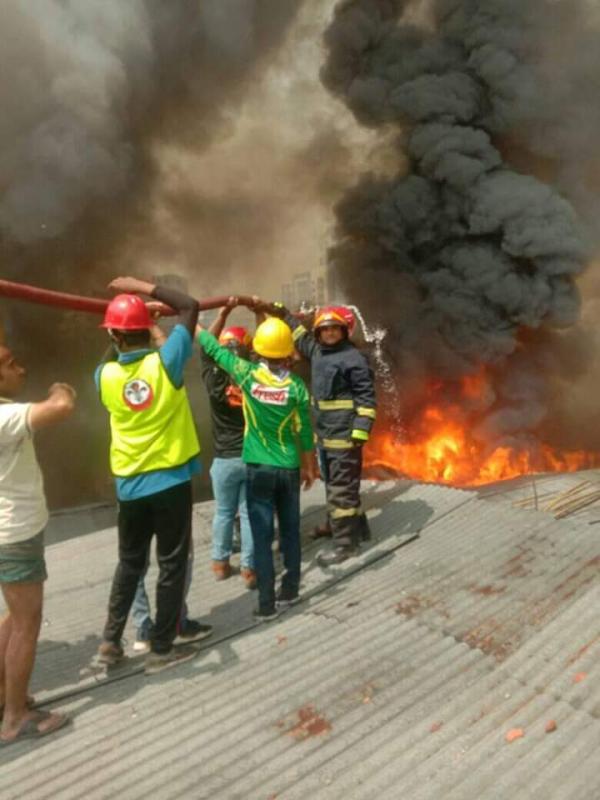 অগ্নিনির্বাপণে সহায়তা প্রদান 