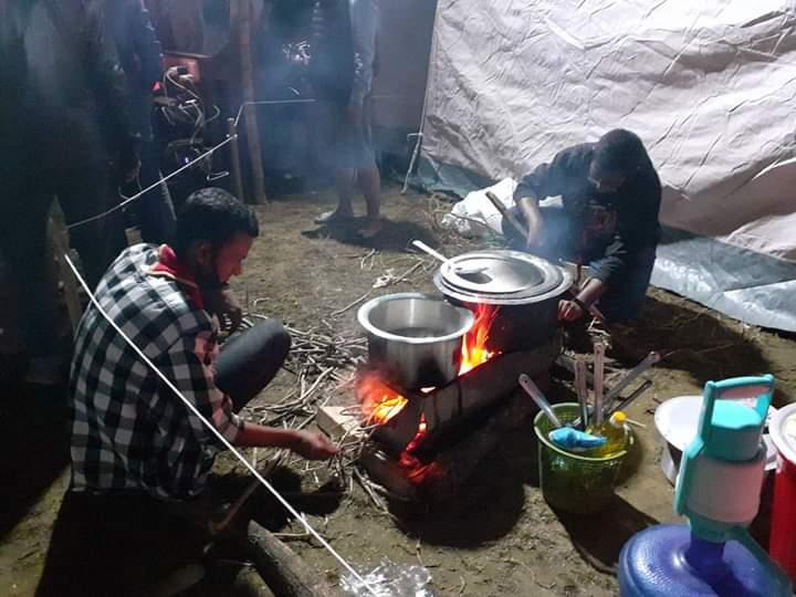 cooking in the camp 