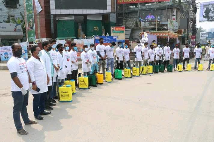 In the early days of Corona, disinfect commercial areas of the city.