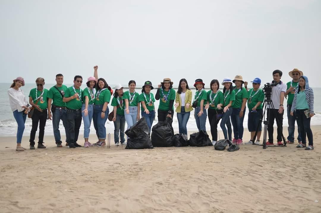 บำเพ็ญประโยชน์ เก็บขยะ บริเวณชายหาดเจ้าสำราญ