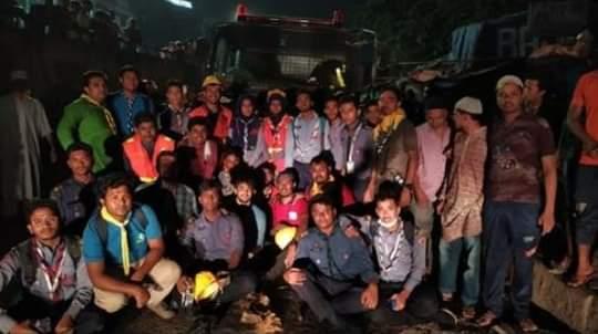 ঢাকা রাজধানী মার্কেট এ আগুন লাগায় বাংলাদেশ স্কাউট থেকে  স্বেচ্ছায় সার্ভিস দিয়েছিল রোভার