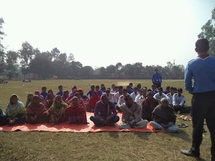 বন্যায় মানুষের মাঝে ত্রান বিতরণ