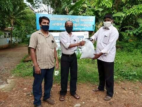 jaruratmand Logon Ko marks dete Hue free mein Garib Logon Mein marks maarte Hue Ek Din marks baten to horse