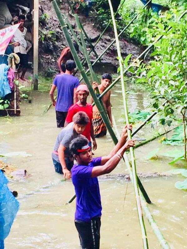 #পানিতে_আটকে_পড়া_মানুষের_জন্য_মানবতা