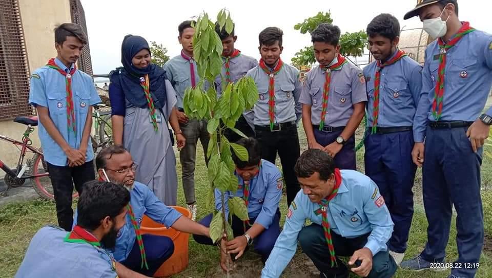 সেবা মুক্ত স্কাউট গ্রুপ সিরাজগন্জ এর আয়োজনে  ২২ আগষ্ট ২০২০ রোজ শনিবার সকাল ১১:০০ ঘটিকায় স্কাউট গার্ডেন ( ক্রস বার-৩) মুজিব বর্ষ উপলক্ষে বাংলাদেশ স্কাউটস্ এর সাথে একাত্বতা প্রকাশ করে সেবা মুক্ত স্কাউট গ্রুপের বৃক্ষ রোপন কর্মসূচি ২০২০ পালন করা হয়।