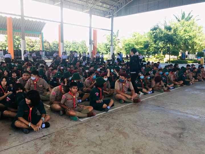 พี่เลี้ยงดูแลน้องเข้าเรียนคาบลูกเสือ