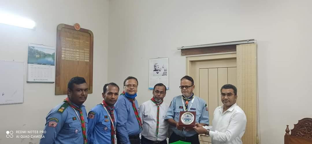 সিরাজগঞ্জ জেলার অতিরিক্ত জেলা প্রশাসক (সার্বিক) ও সহ-সভাপতি বাংলাদেশ স্কাউটস সিরাজগঞ্জ জেলা জনাব মোঃ ফিরোজ মাহমুদ ( উডব্যাজার) মহোদয় এর বদলী জনিত বিদায় উপলক্ষে ঐতিহ্যবাহী সেবা মুক্ত স্কাউট গ্রুপ সিরাজগঞ্জ এর পক্ষ থেকে বিদায় সংবর্ধনা। 