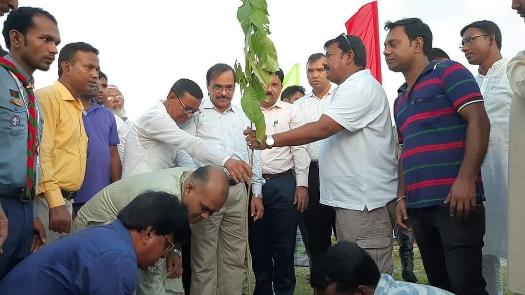 বঙ্গবন্ধু শেখ মুজিবুর রহমানের জন্মশতবর্ষ উপলক্ষ্যে সিরাজগঞ্জ  হার্ডপয়েন্টে বৃক্ষরোপন কর্মসূচী