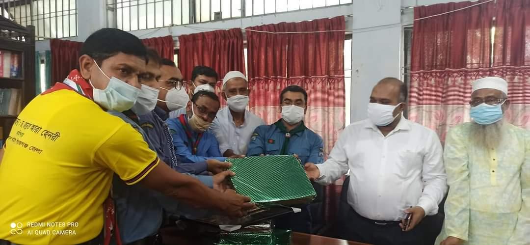 সিরাজগঞ্জ জেলার অতিরিক্ত জেলা প্রশাসক সার্বিক জনাব মোঃ ফিরোজ মাহমুদ (উডব্যাজার) স্যারের বদলী জনিত বিদায় উপলক্ষে সিরাজগঞ্জ জেলা স্কাউটস এর পক্ষ থেকে বিদায় সংবর্ধনা প্রদান।