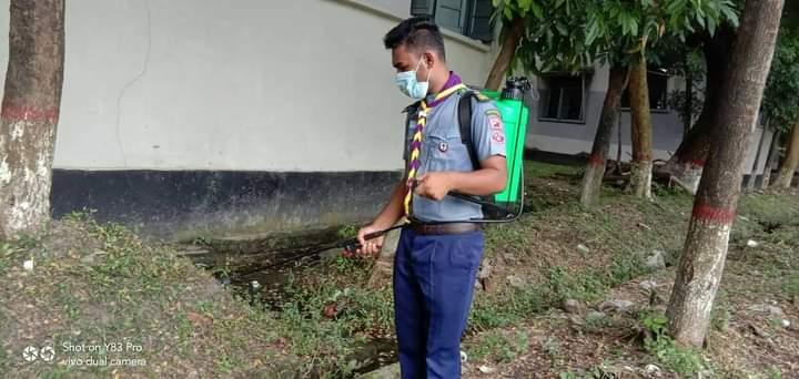 ডেঙ্গু প্রতিরোধে ঢাকা কলেজে রোভার স্কাউটের পরিচ্ছন্নতা কর্মসূচী