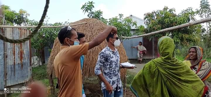 বন্যার্থদের ত্রাণ বিতরণ 