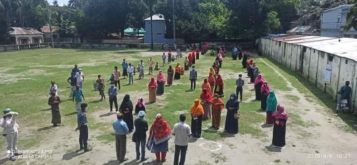 করোনার প্রভাব মোকাবেলায় অসহায় দরিদ্র মানুষের মাঝে ত্রানু বিতারন।