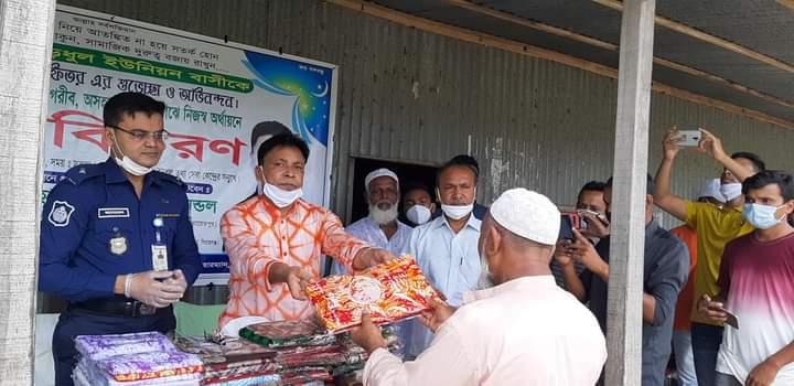 ঈদের বস্ত্র বিতরন।