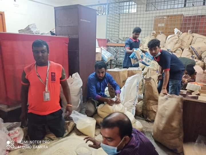 ত্রান বিতরন প্যাকিজিং।