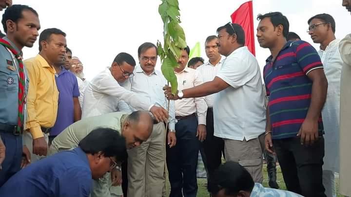 বঙ্গবন্ধু শেখ মুজিবুর রহমানের জন্মশতবর্ষ উপলক্ষ্যে সিরাজগঞ্জ  হার্ডপয়েন্টে বৃক্ষরোপন কর্মসূচীর।