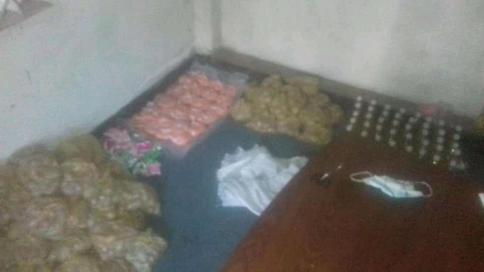 ত্রান প্যাকেটিং