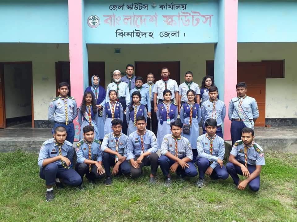  যুগ্ম সম্পাদক এবং রেড এন্ড গ্রীন মুক্ত স্কাউট দলের ইউনিট লিডার স্কাউটার জনাব মোঃ জাহাঙ্গির হোসেন (PRS) স্যারের সাথে ২০১৯ সালের জাতীয় পর্যায়ের শাপলা, পিএস অ্যাওয়ার্ড লিখিত ও সাঁতার মূল্যায়নে ঝিনাইদহে জেলা স্কাউটস ভবনে......