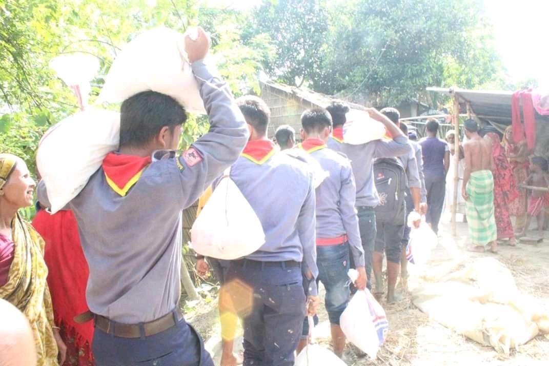 বন্যাতো দের মাঝে ত্রান বিতরণ কর্মসূচি 