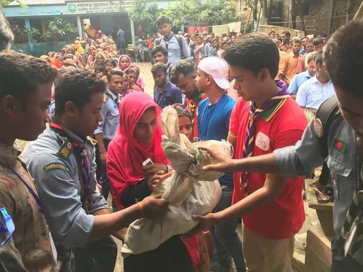 ত্রান বিতরন