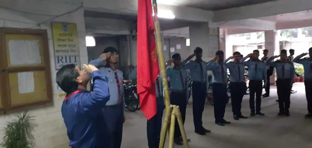 সাপ্তাহিক ক্রু মিটিং