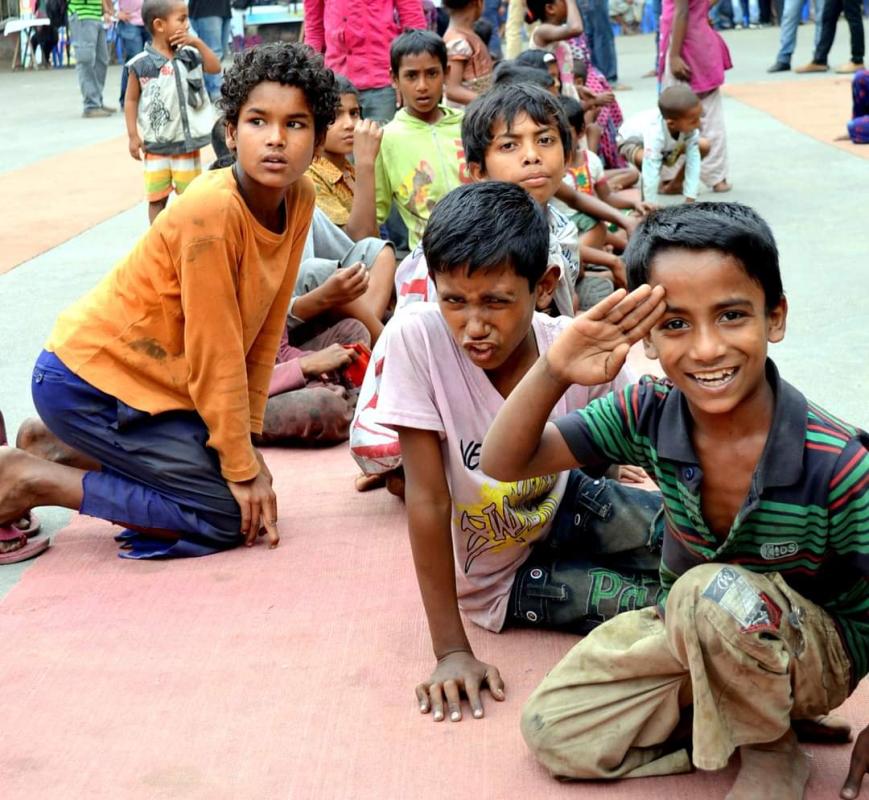 পথশিশুদের জন্য আহারের ব্যাবস্থা