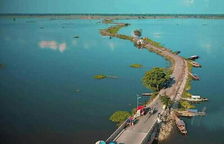 নওগাঁর হাঁসাইগাড়ী ভ্রমন নৌকা নিয়ে।