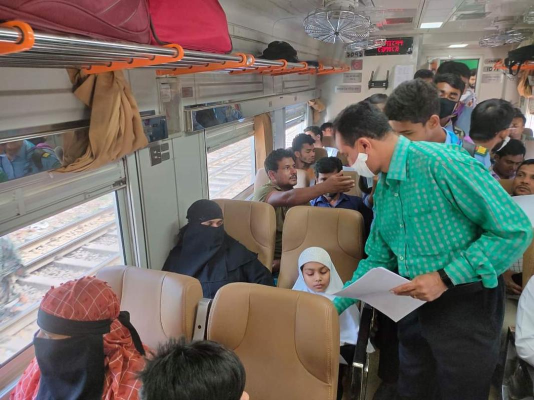  করোনা ভাইরাস সম্পর্কে জনসাধারণের মাঝে সচতেনতা তৈরি গ্রুপের স্কাউট ও রোভার স্কাউটরা লিফল বিতরণ।ভয়_না_করে_প্রতিরোধ_করুন।
