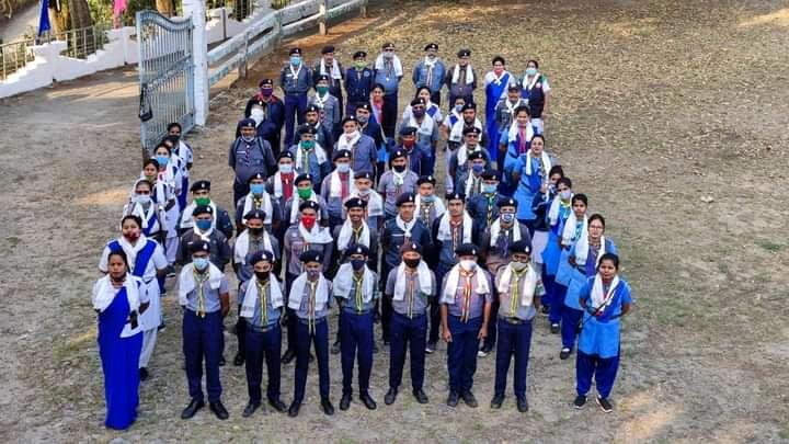 Nature Treaking and aware to other people to wear a mask