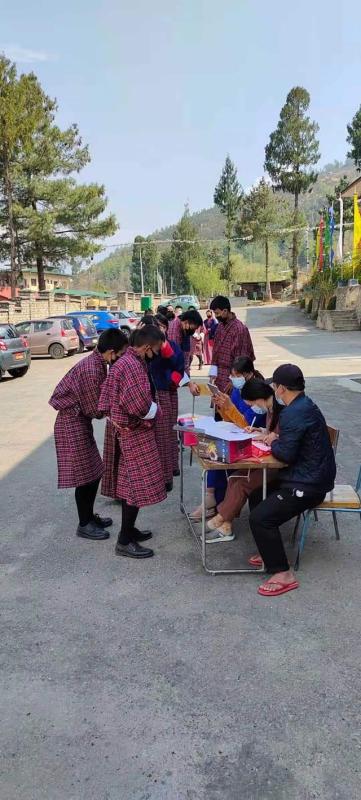 Volunteer for COVID- 19 test