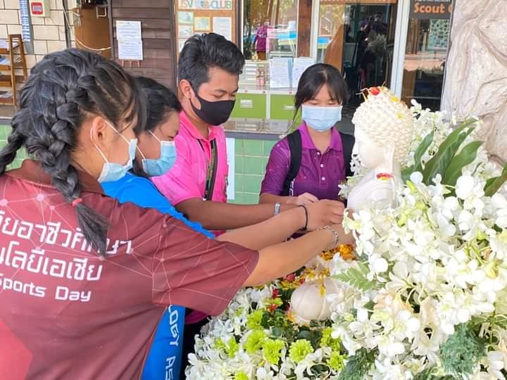 สรงน้ำพระ