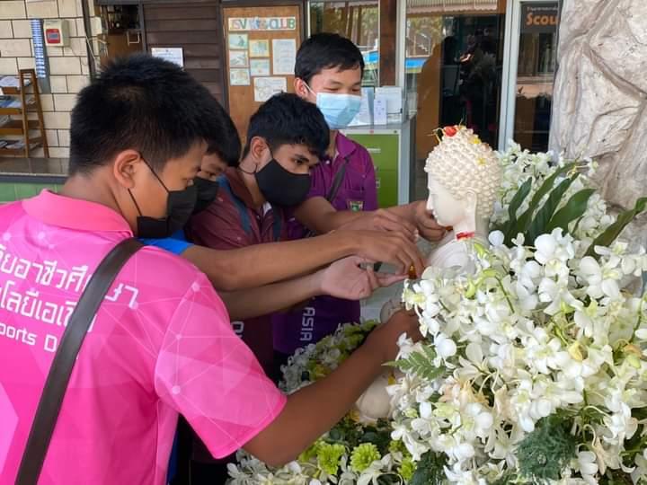 สรงน้ำพระ