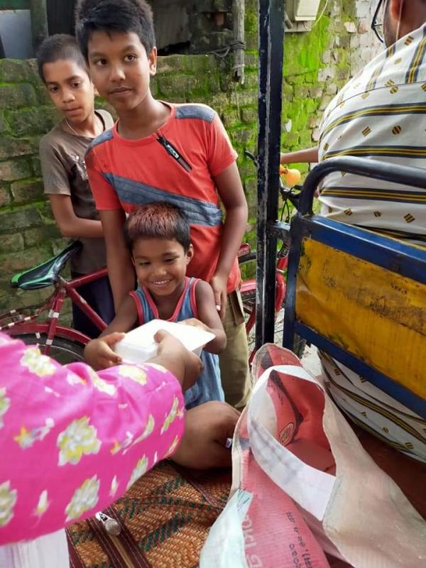 একবেলা আহারের আয়োজন 