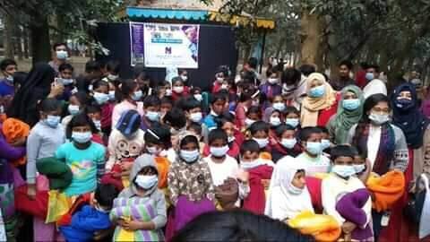 পথশিশুদের মাঝে শীতবস্ত্র বিতরণ